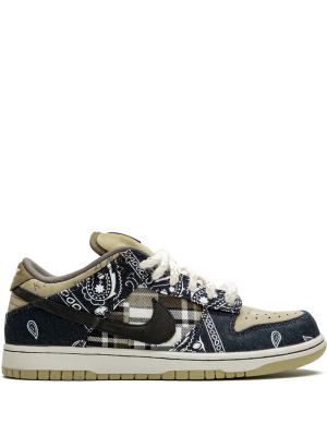 Travis Scott SB Dunk Low sneakers